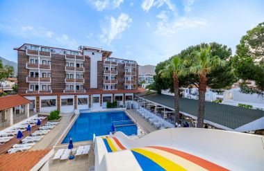 CLUB MUNAMAR BEACH RESORT